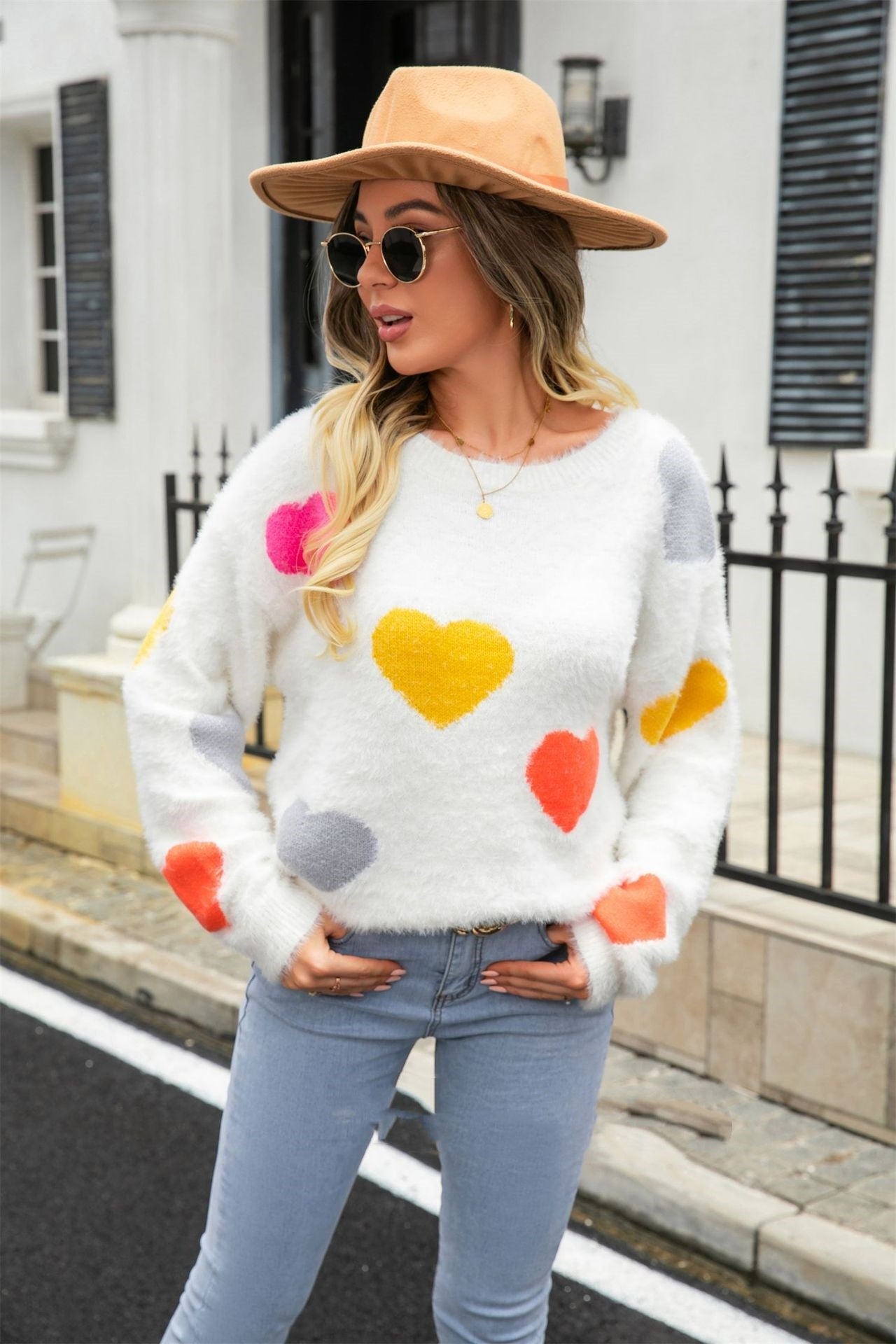Women’s Round Neck Heart Print Sweater – Cozy Knitted Love Pattern Pullover