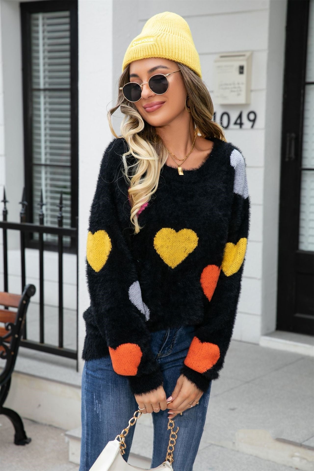 Women’s Round Neck Heart Print Sweater – Cozy Knitted Love Pattern Pullover